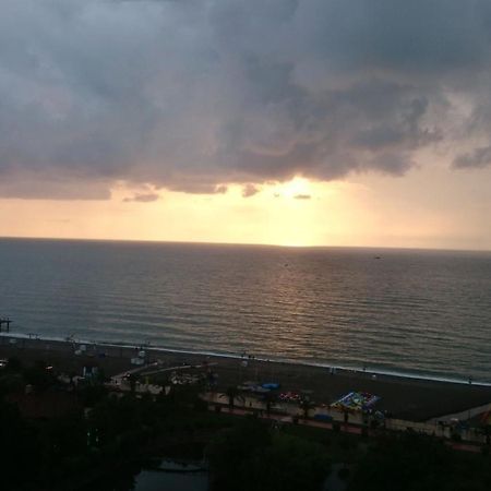 E&S Apartment - Sunset & Sea View バトゥーミ エクステリア 写真