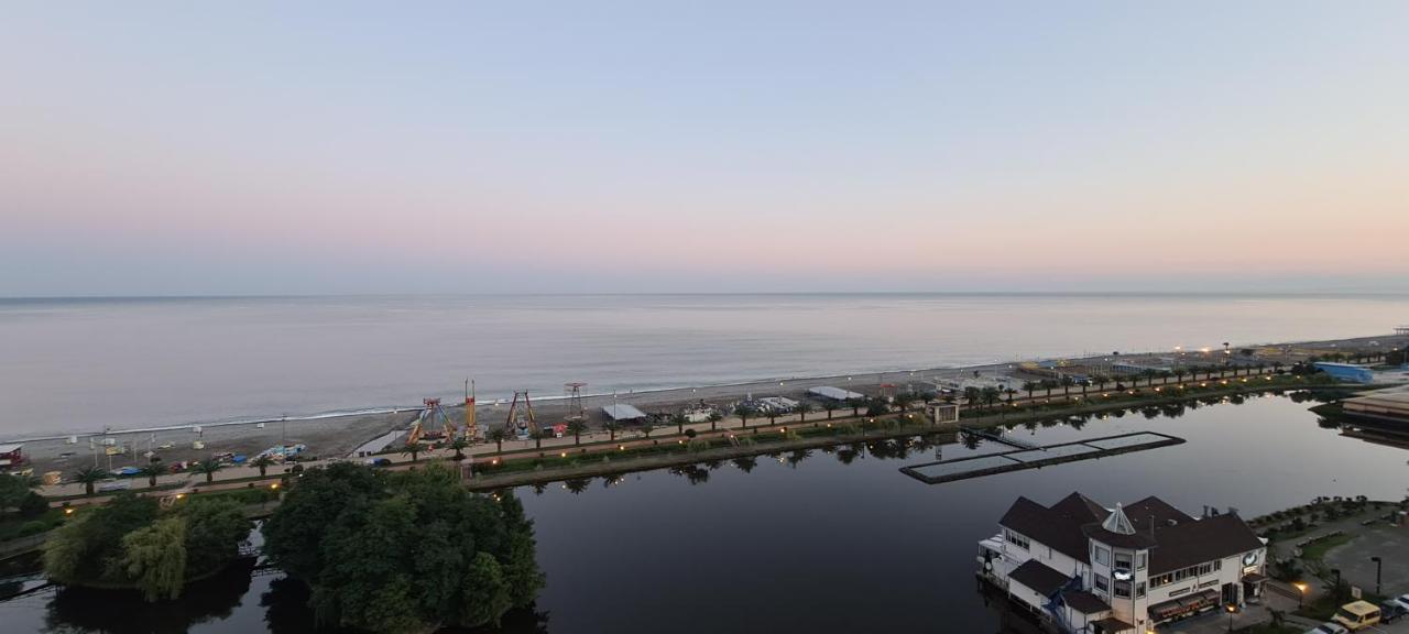 E&S Apartment - Sunset & Sea View バトゥーミ エクステリア 写真